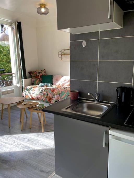 Charming Bright Sunny Studio Near Canal St Martin Paris Exteriör bild